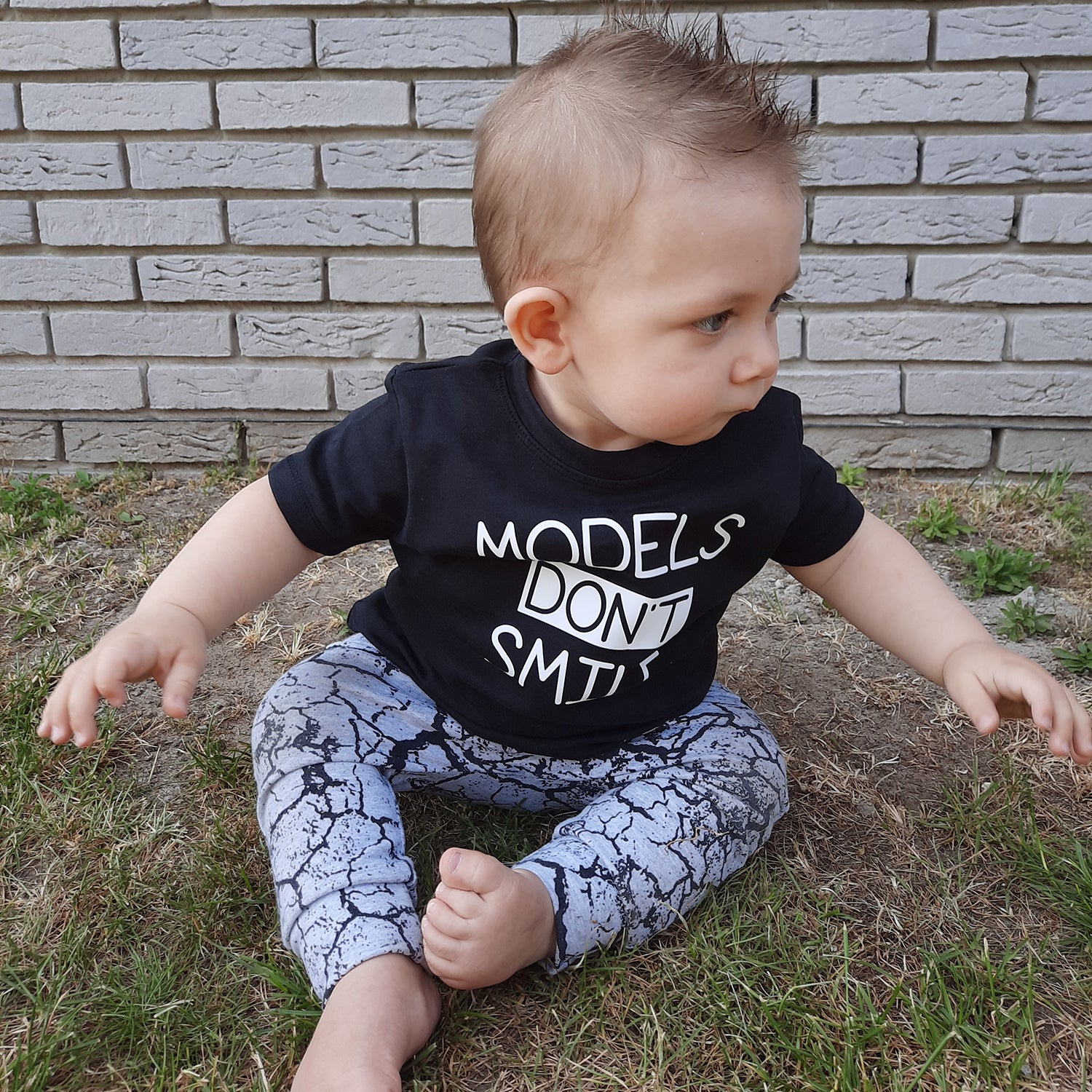 'Models don't smile' baby shortsleeve shirt