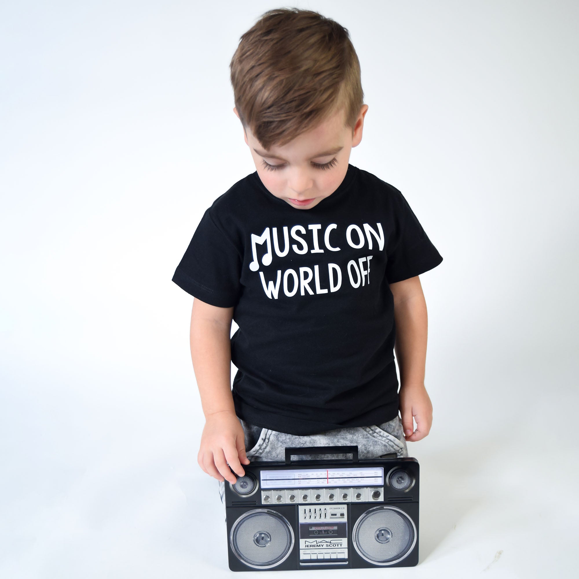 'Music on - World off' kids shortsleeve shirt