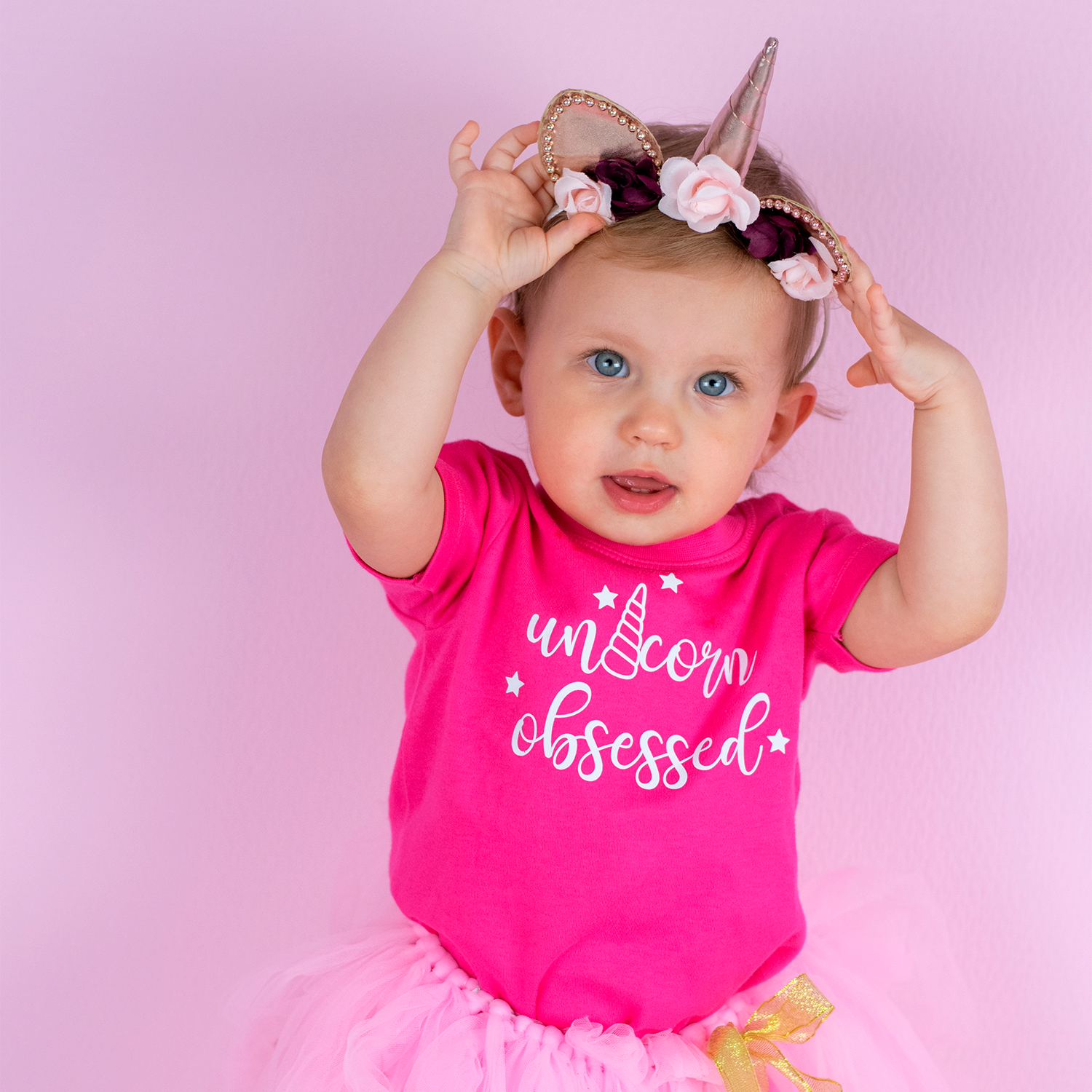 'Unicorn obsessed' baby shortsleeve shirt