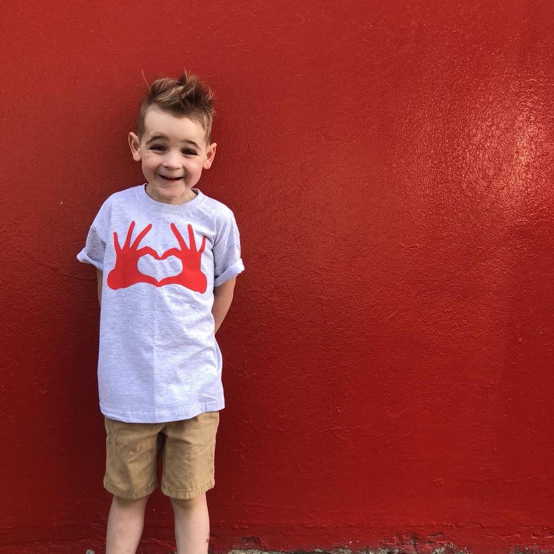 Heart hands kids shortsleeve shirt