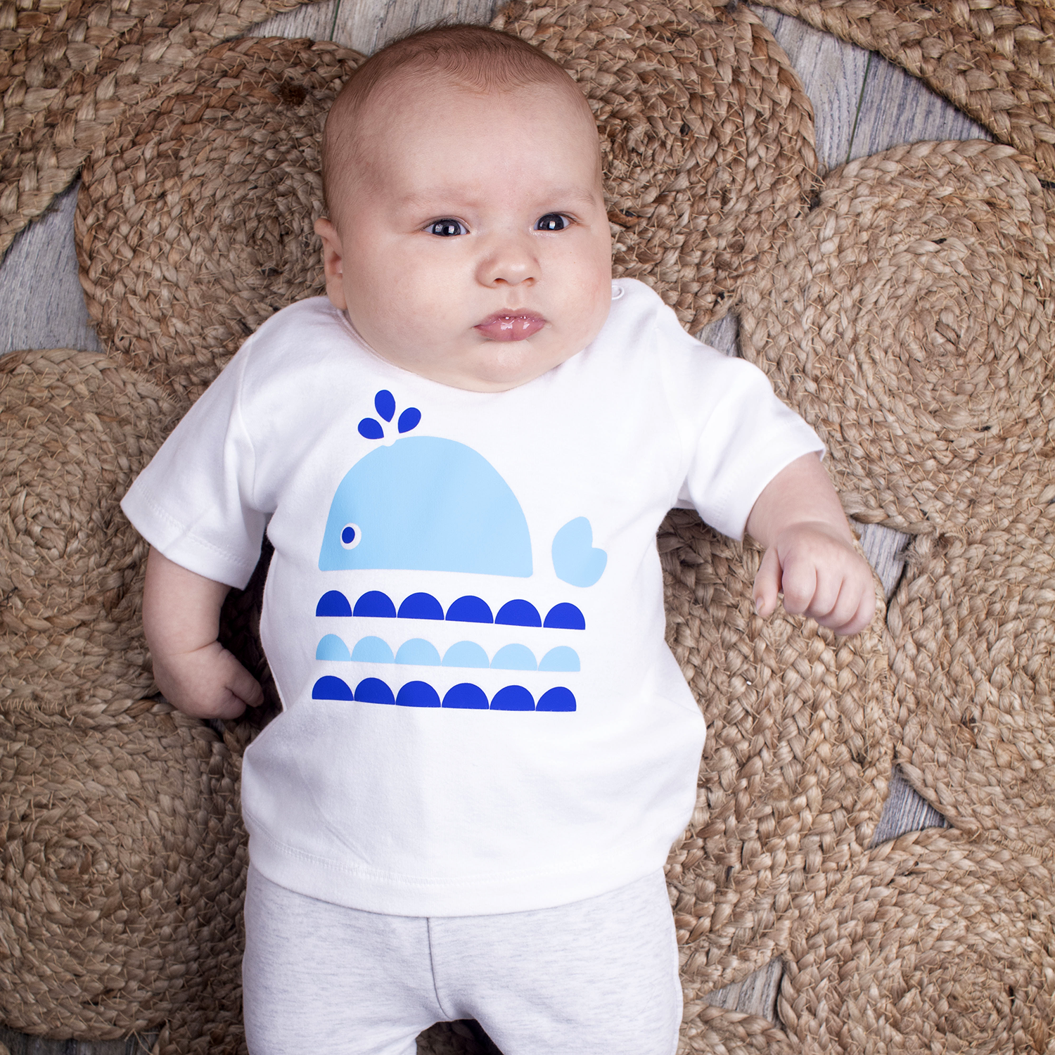 Whale baby shortsleeve shirt