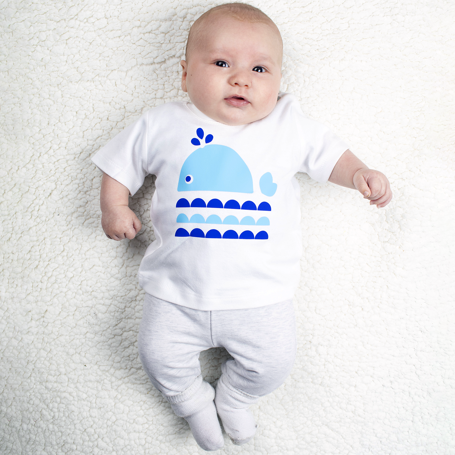 Whale baby shortsleeve shirt