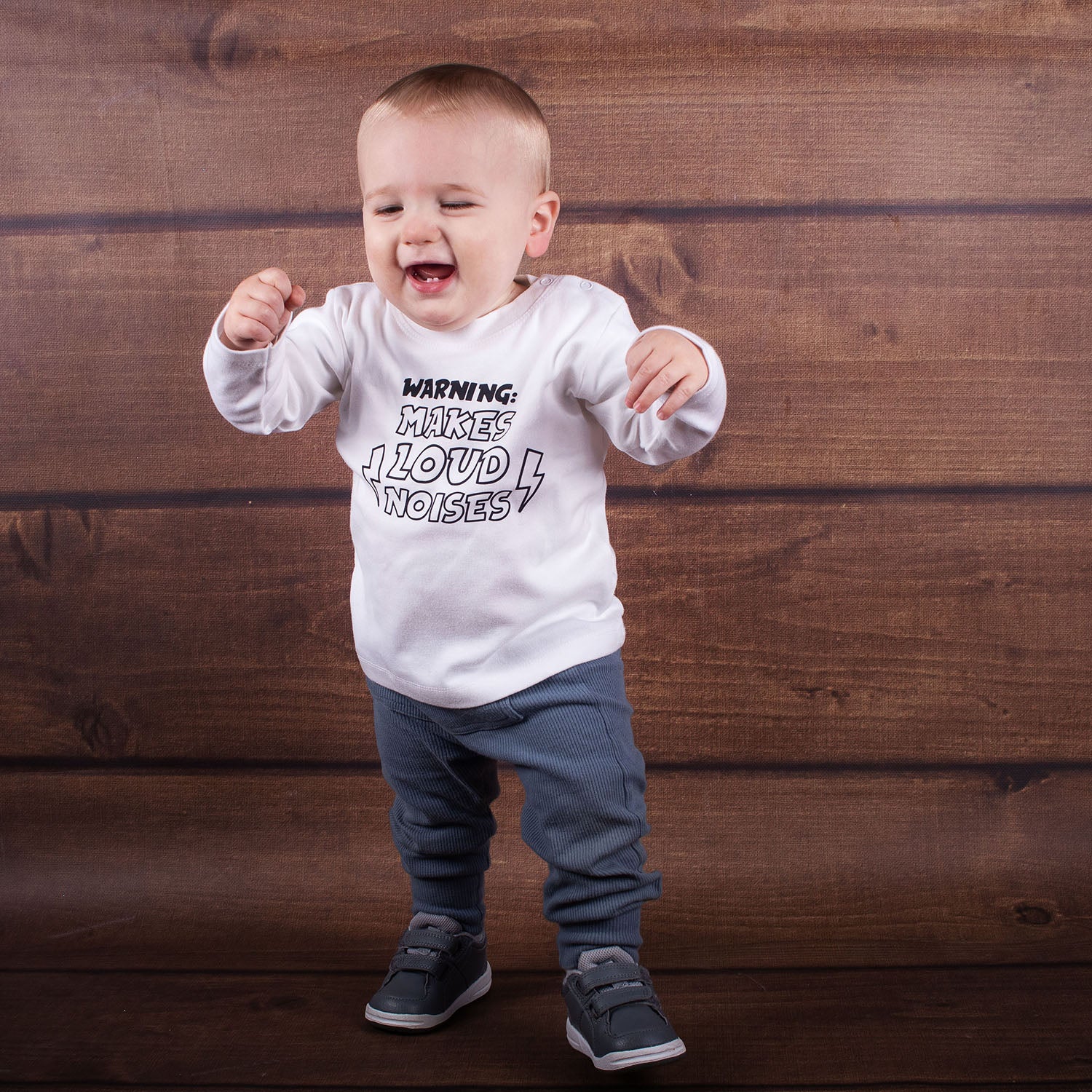 'Warning: makes loud noises' baby longsleeve shirt