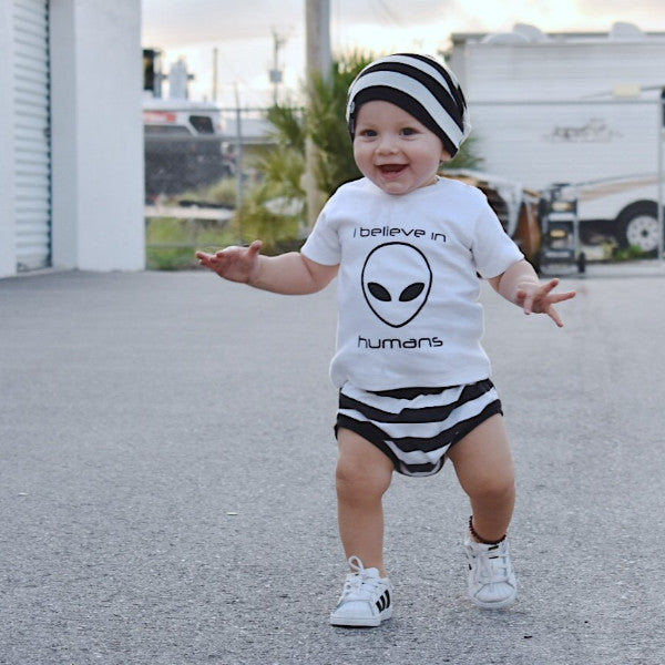 'I believe in humans' baby shortsleeve shirt