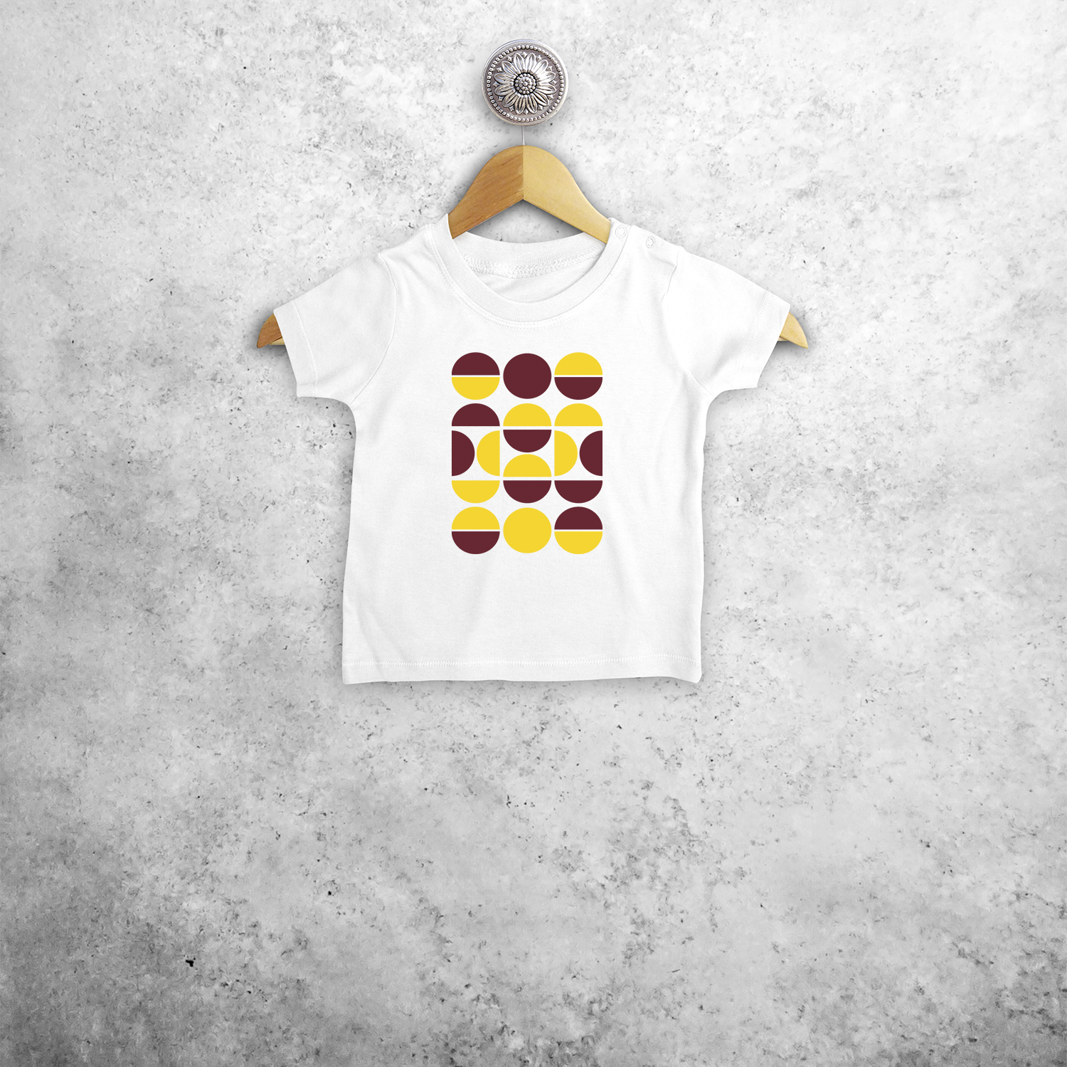 Yellow and burgundy cirkles baby shortsleeve shirt