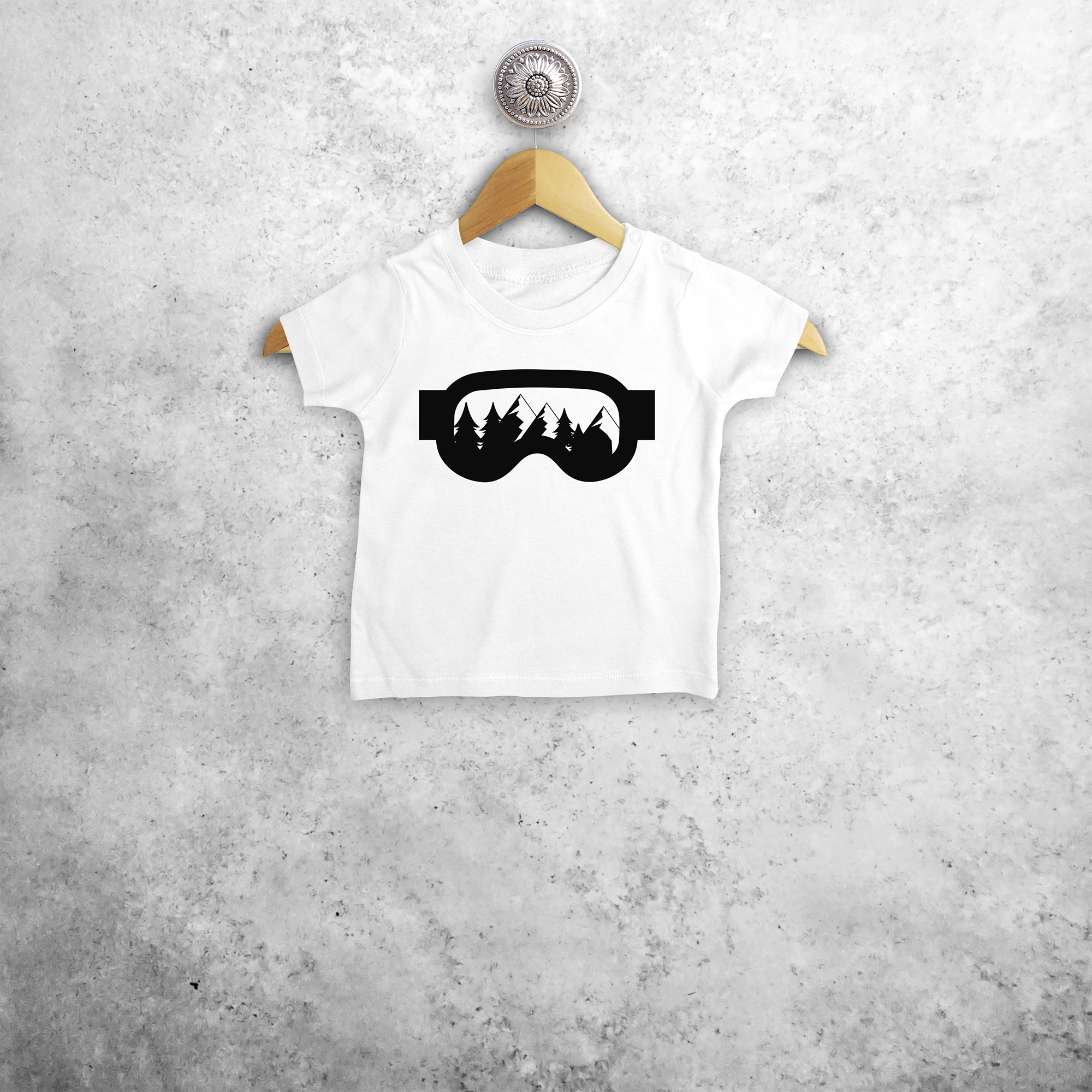 Baby or toddler shirt with short sleeves, with ski goggles print by KMLeon.