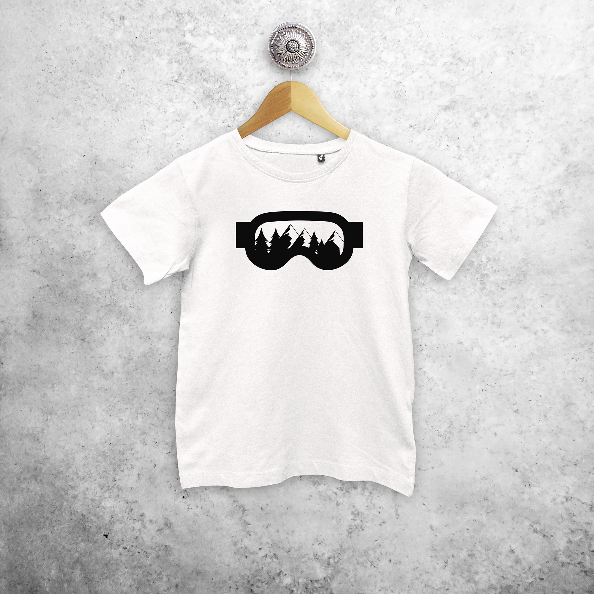 Kids shirt with short sleeves, with ski goggles print by KMLeon.